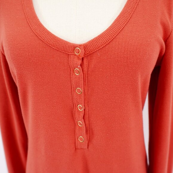Guess XL Orange Scoop Neck Button Ribbed Polyester Rayon Sweater Long Sleeve - Picture 2 of 9